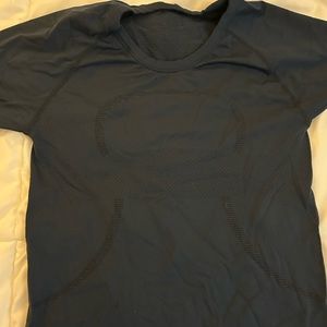 Navy blue Lululemon swiftly tech race length